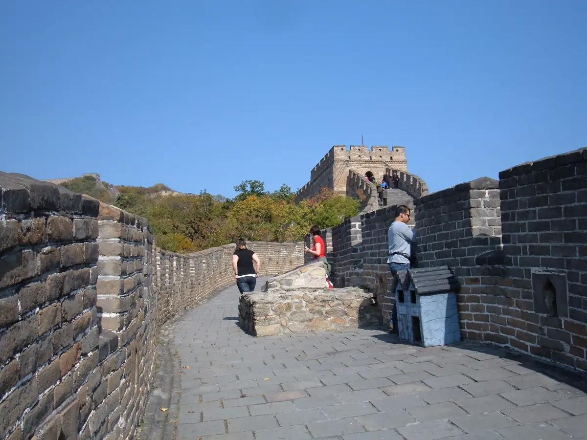 A walkway on top of the wall